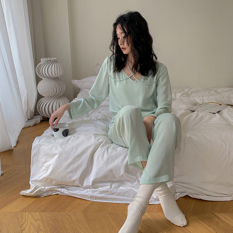 Dame afslappet satin-pyjamasæt med elegant knude-udskæring og bredt ben Stilla