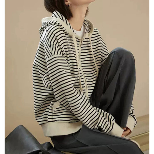 Dame afslappet hoodie med stribet design og høj krave Stilla