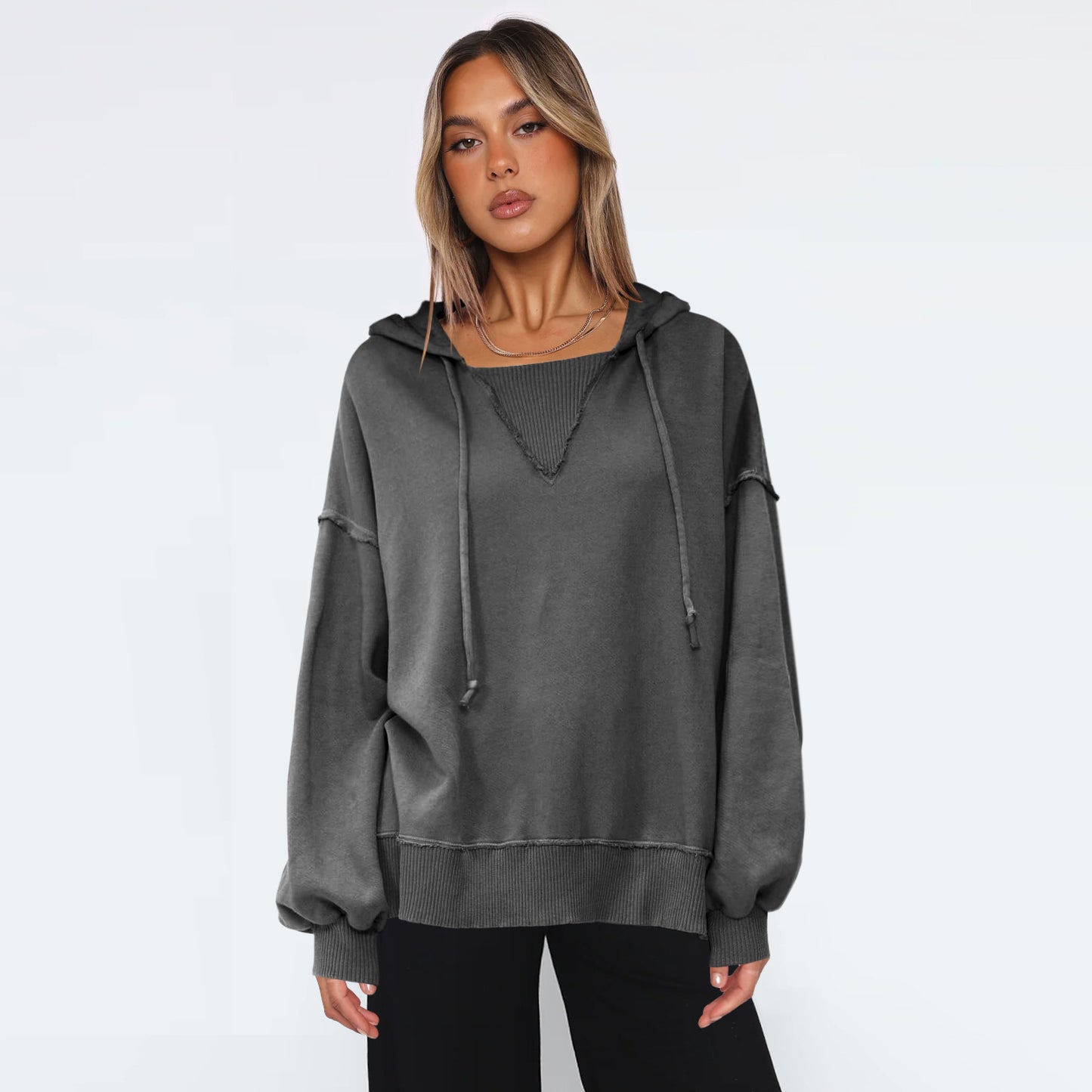 Dame afslappet hoodie med bred pasform og moderigtige detaljer Stilla