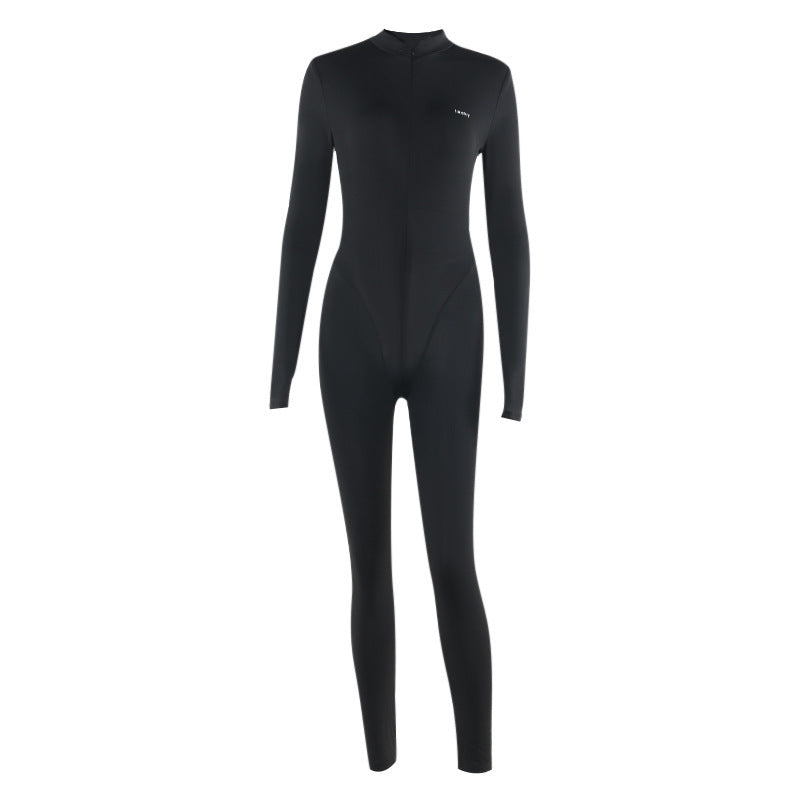 Dame jumpsuit med dyb V-udskæring og figursyet snit Stilla