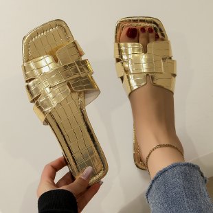 Dame åbne mules med moderne rem-design og komfortabelt fodbedd Stilla