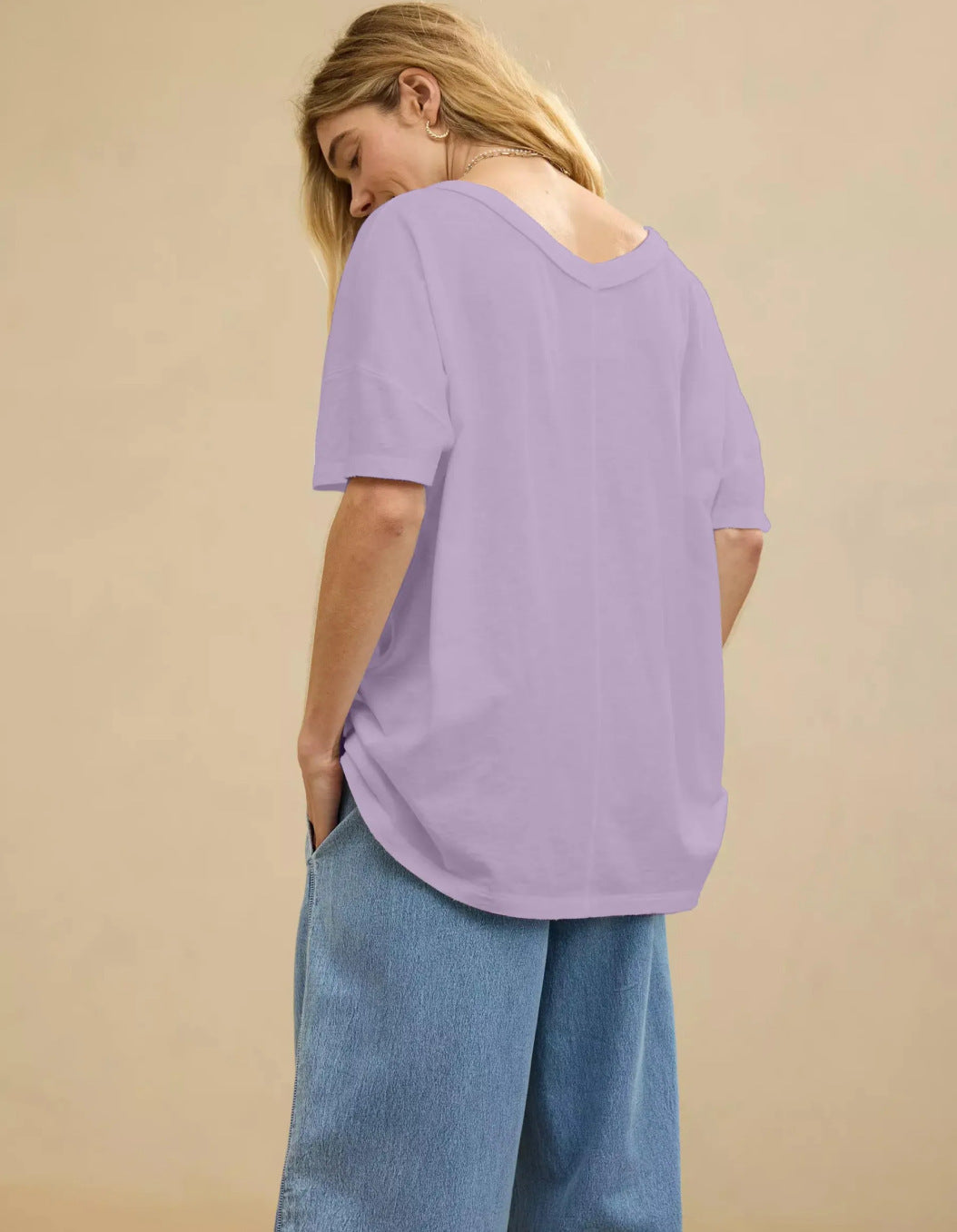 Dame afslappet oversized T-shirt med dyb V-hals Stilla