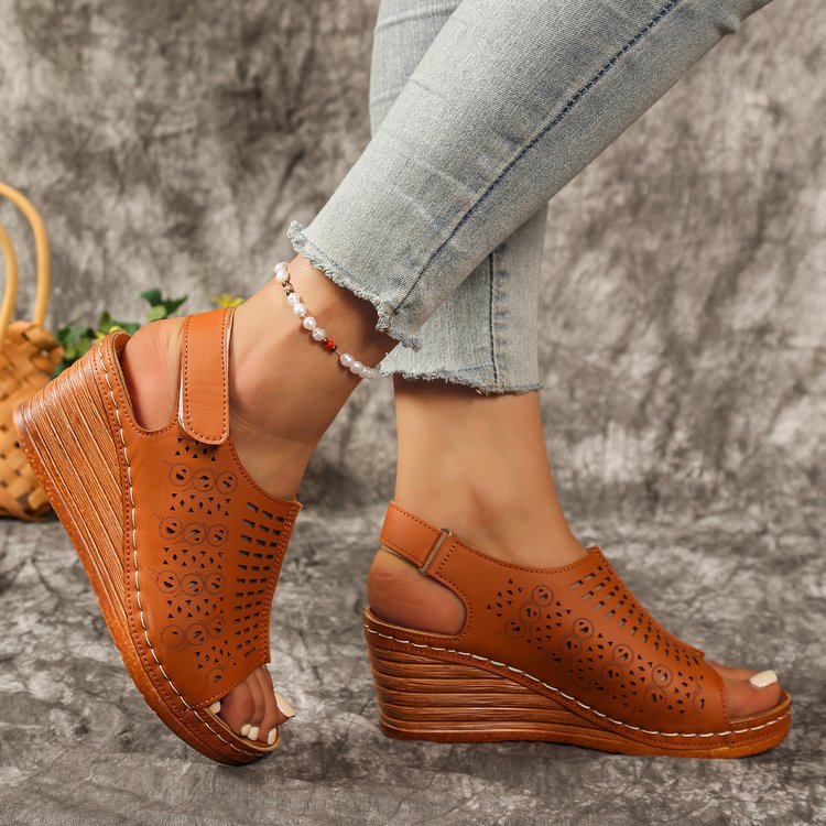 Dame åbne wedge-sandaler med luftig overfladestruktur og ergonomisk sål Stilla