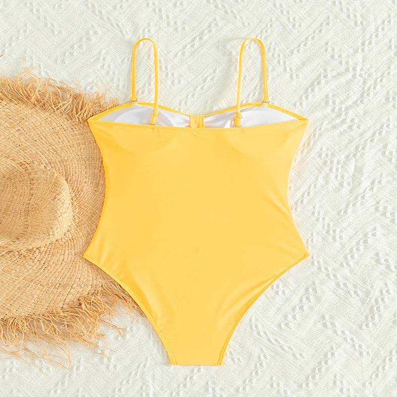 Dame Einteiler Badedragt med smuk cut-out og stilfuld flæsedetalje Stilla