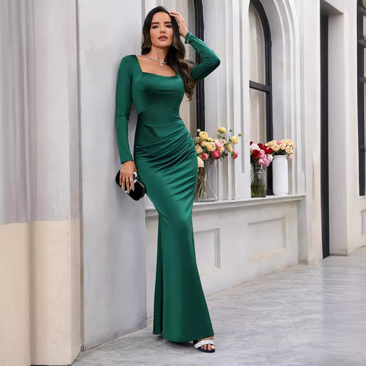 Dame Elegant gulvlængde kjole med smal pasform og gennemsigtige ærmer Stilla