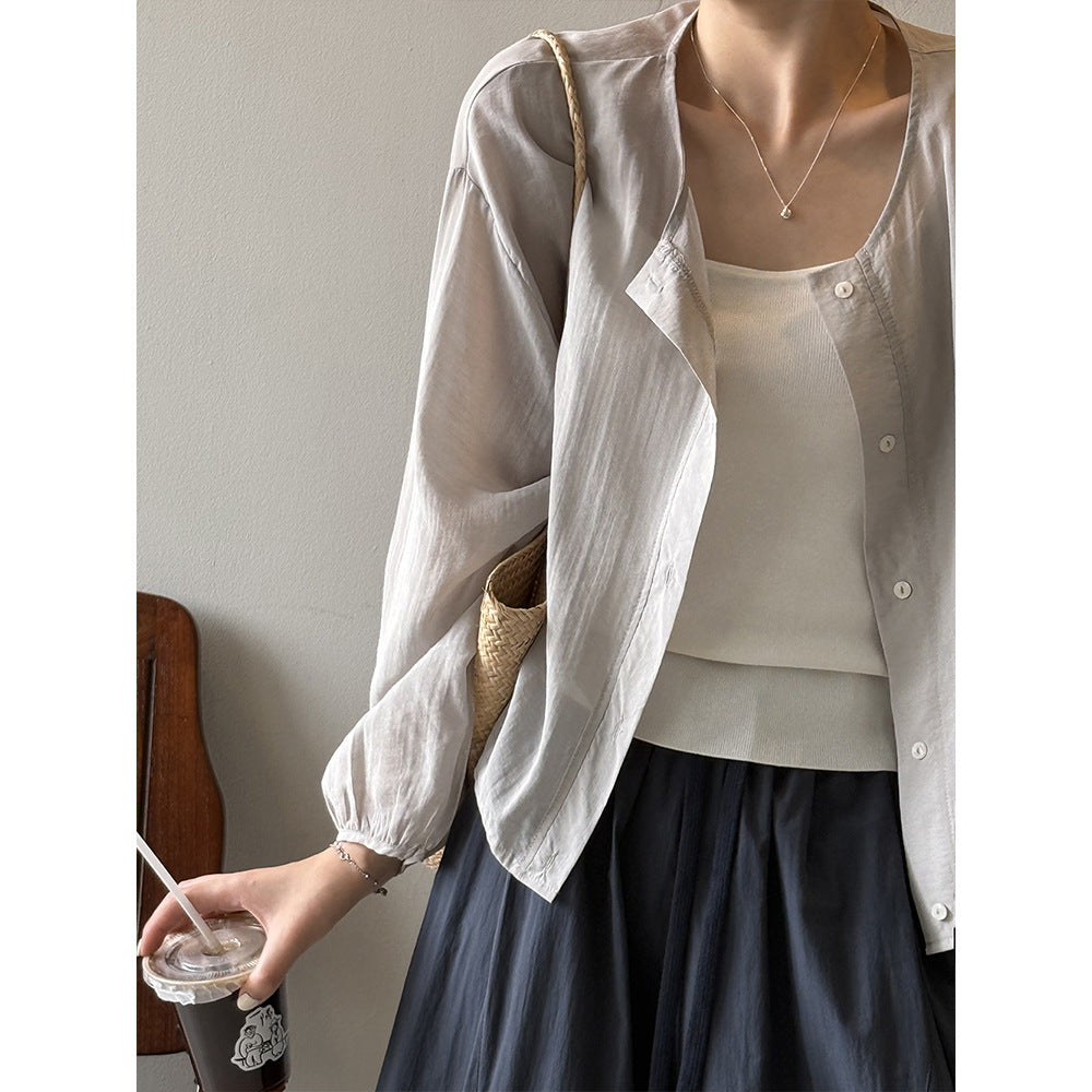 Dame afslappet bluse med knapdetaljer og let stof Stilla