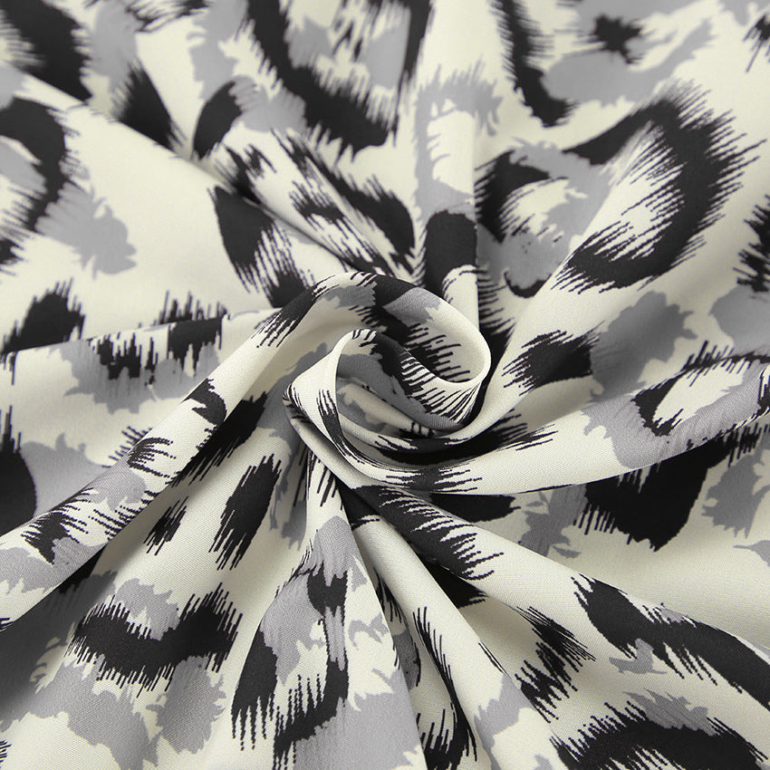 Dame afslappet pyjamasæt med moderne bladmønstre og bred pasform Stilla