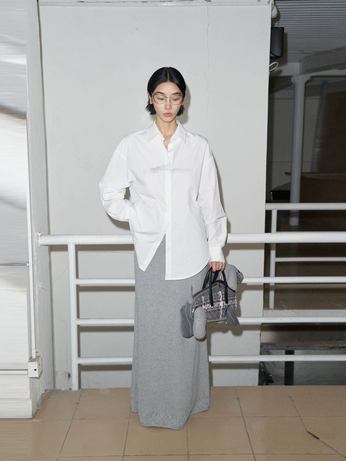 Dame afslappet langærmet bluse med moderigtige frynser og unikke designdetaljer Stilla