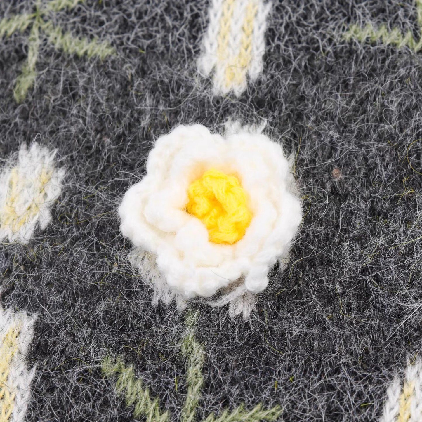 Dame strikvest med florale applikationer Stilla