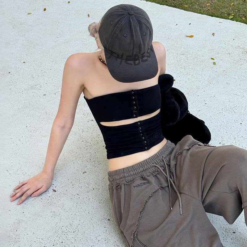 Dame Crop-top med raffineret knapdetalje og frækt design Stilla