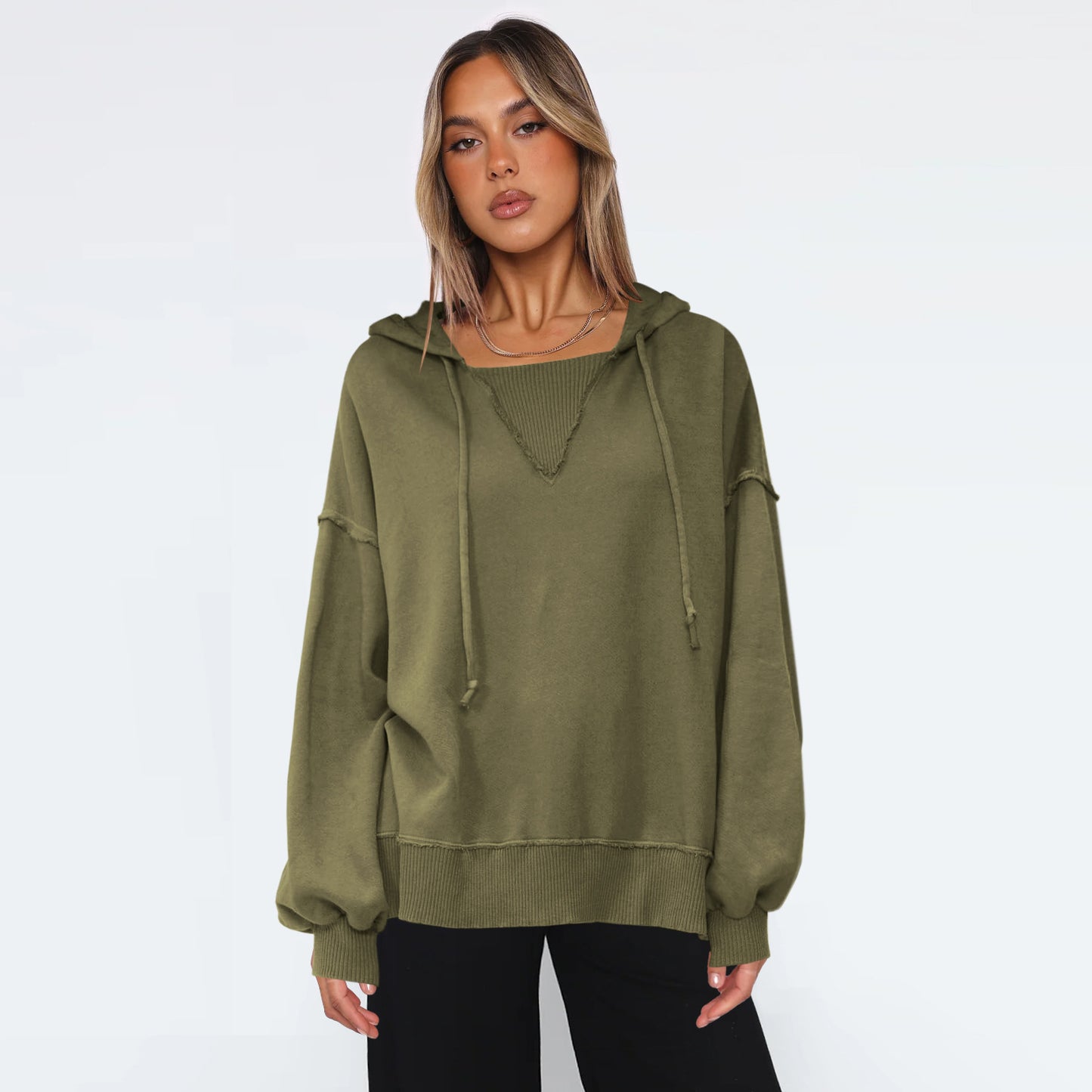 Dame afslappet hoodie med bred pasform og moderigtige detaljer Stilla