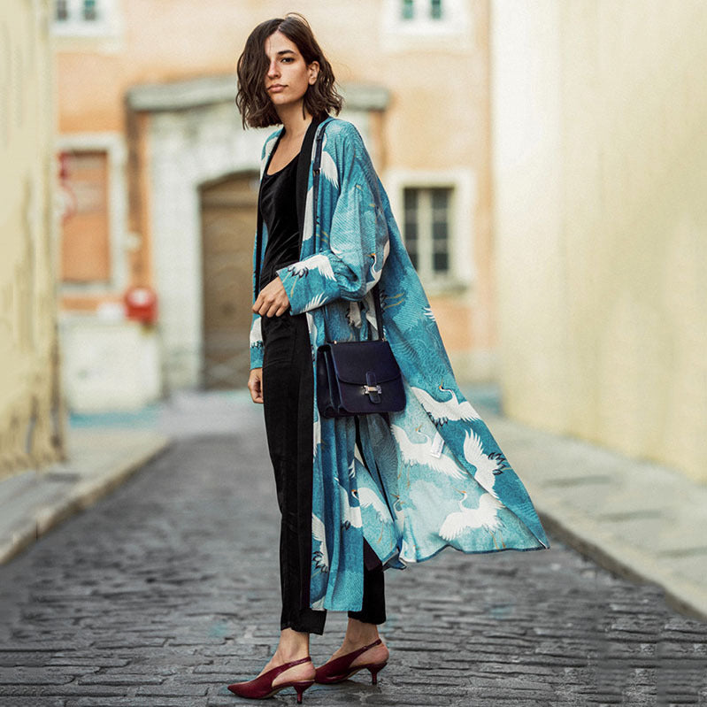 Dame elegant kimono med kunstnerisk fuglemotiv og flydende snit Stilla