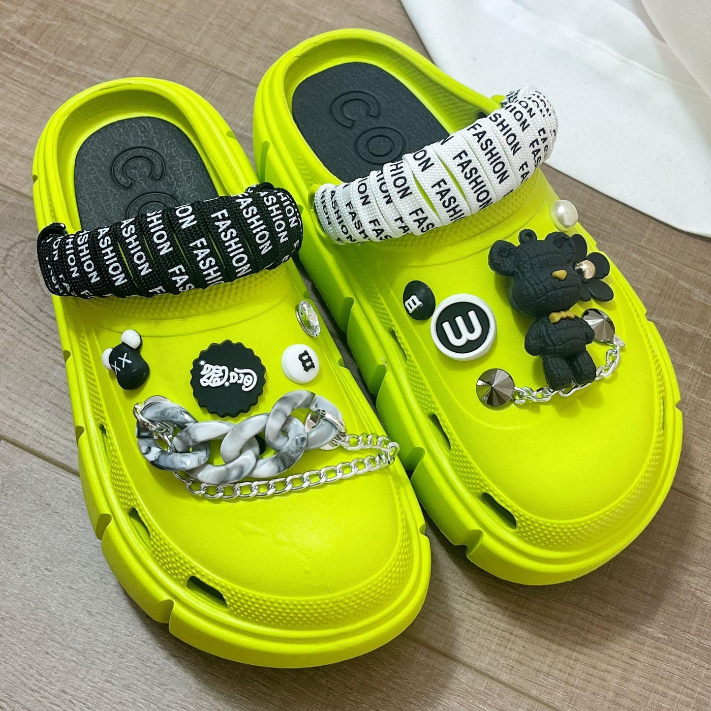 Dame Dekorative Mode Clogs med unikke applikationer Stilla