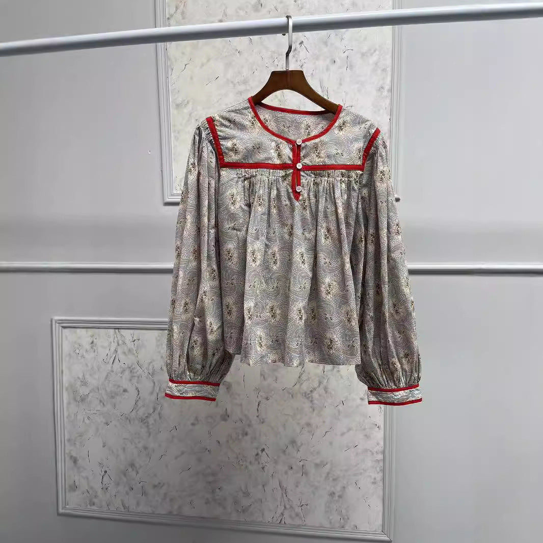 Dame afslappet bluse med blomsterprint og elegant knapliste Stilla