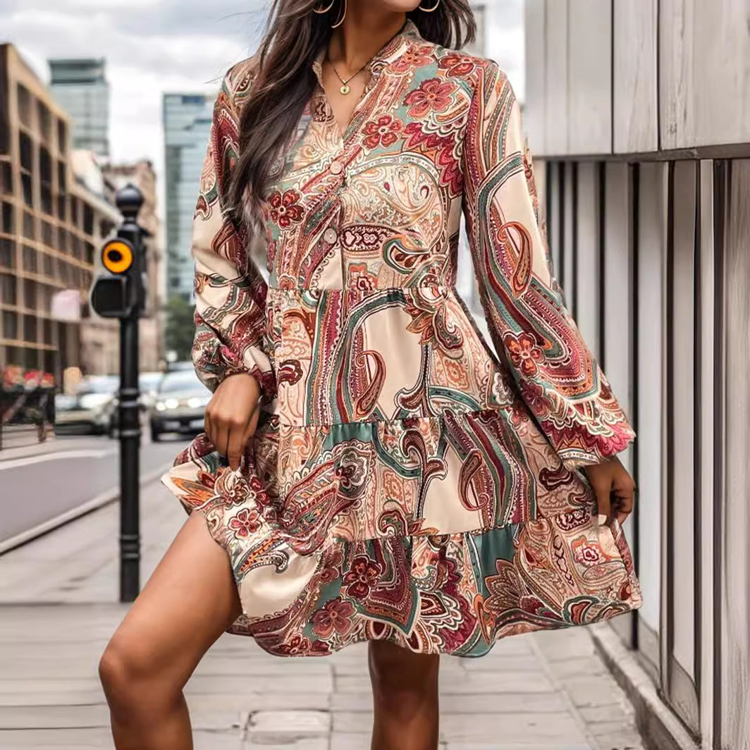 Dame Elegant Blusenkjole med Paisley-mønster og feminint taljeudsnit Stilla