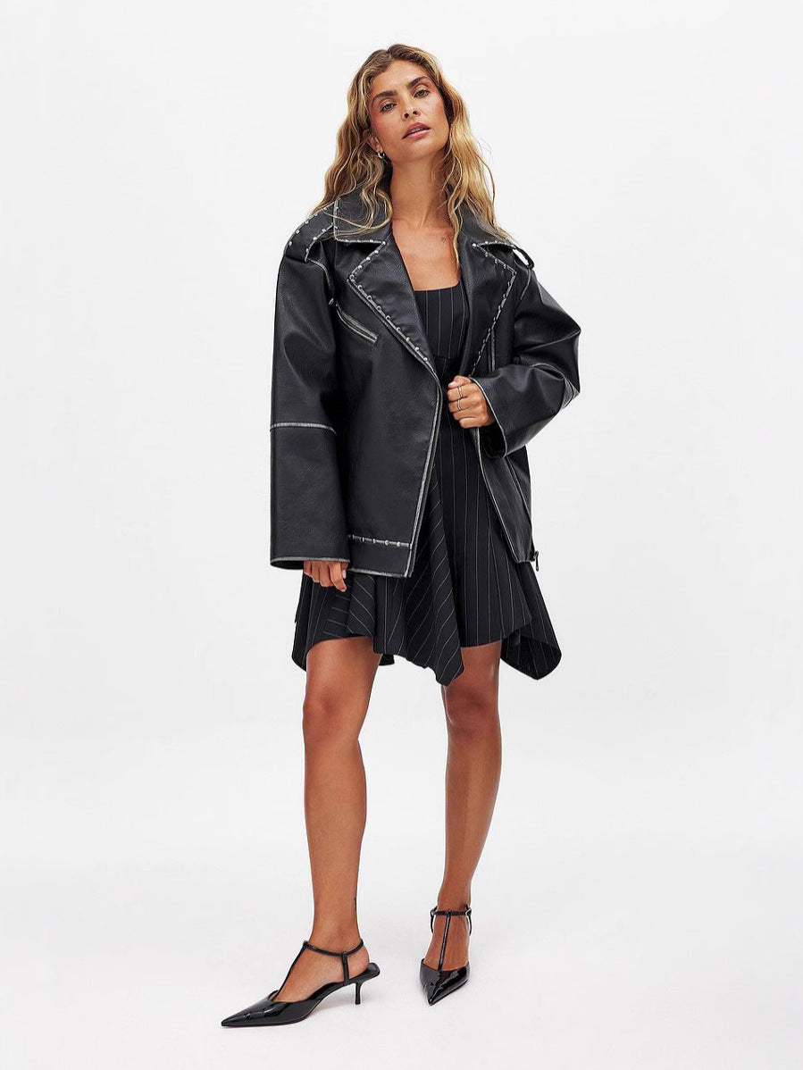 Dame A-linjekjole med moderne stribemønster og asymmetrisk kant Stilla