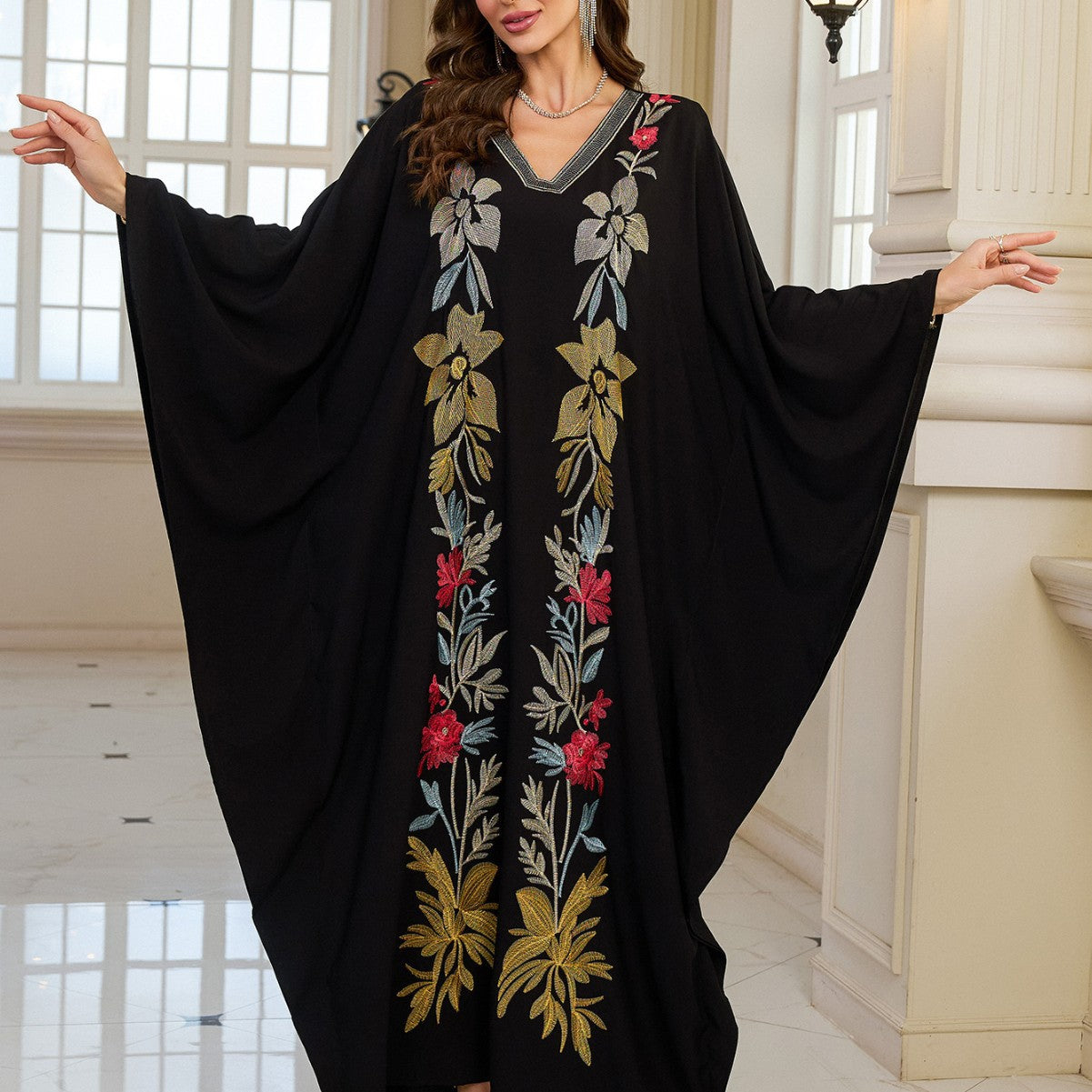 Dame elegant kaftan med florale broderier Stilla
