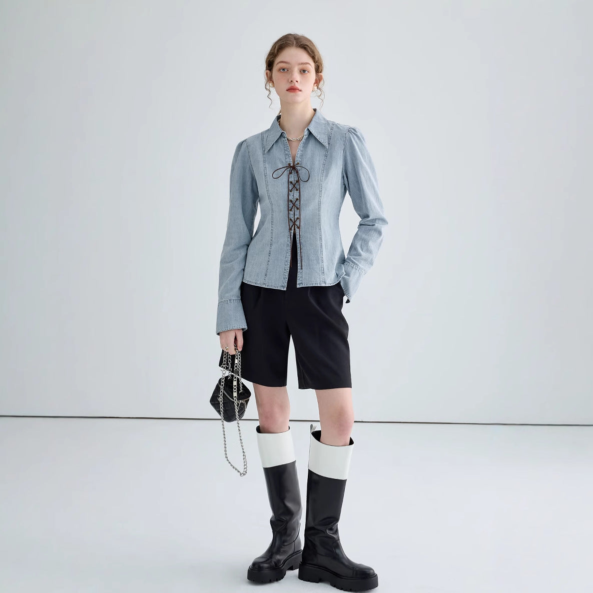 Dame Denim-bluse med historisk snørredetalje og afslappet pasform Stilla