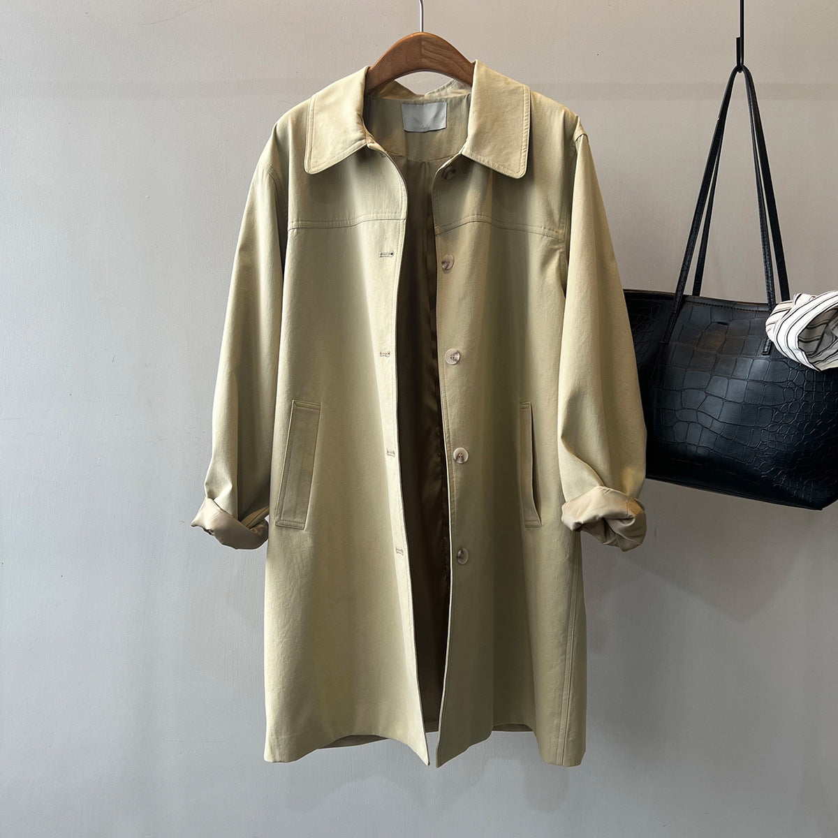 Dame afslappet overgangsjakke med knap-front og dyb krave Stilla