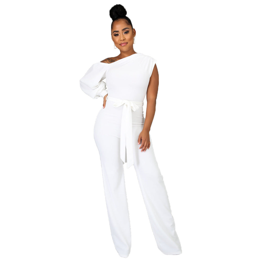 Dame jumpsuit med asymmetrisk snit og voluminøse ærmer Stilla