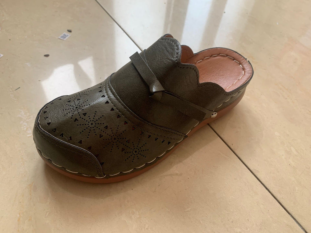 Dame Komfortable Clogs med filigran gennembruddesign og elegant rem Stilla