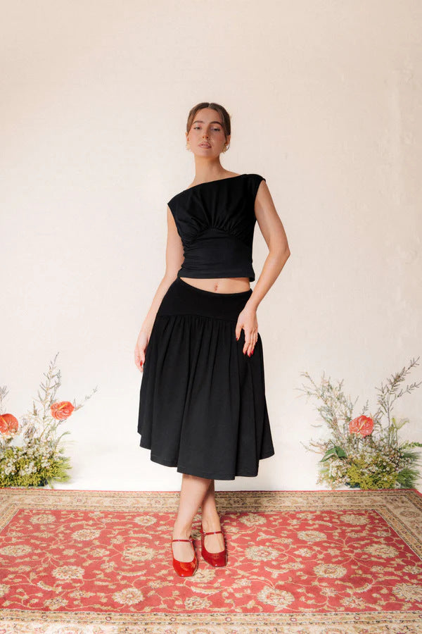 Dame Crop-Top og Midi-Nederdel Sæt med elegant Vikledetail Stilla