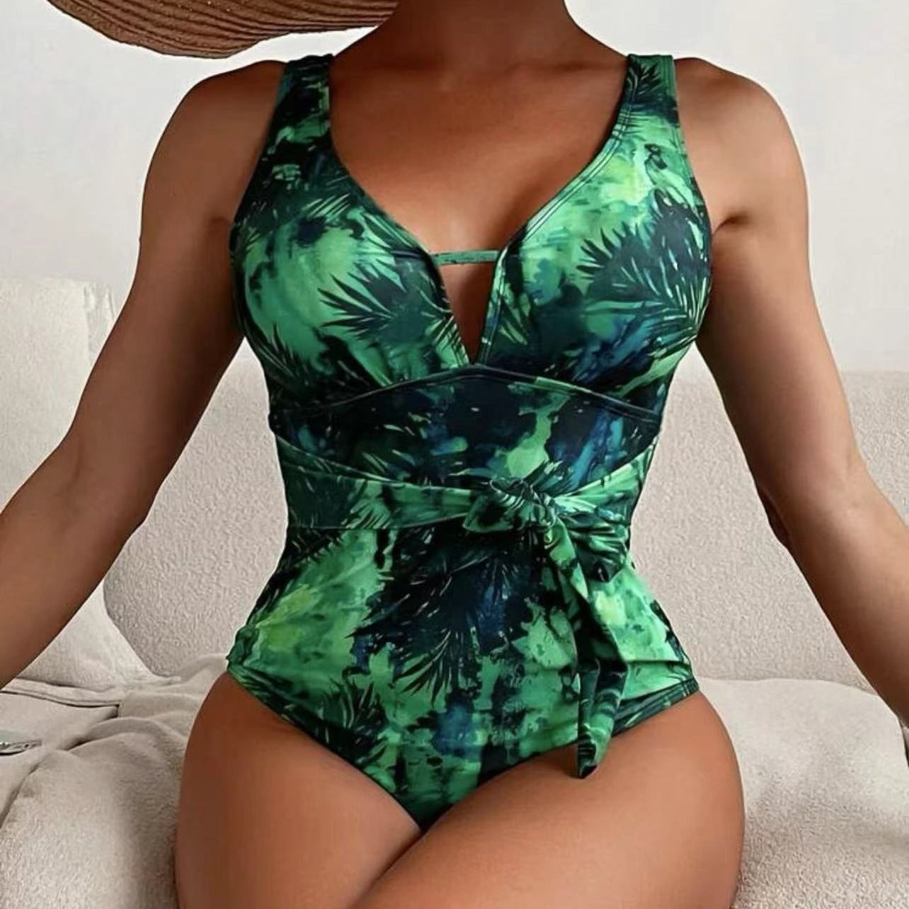 Dame Einteiler Badedragt med figursyet design og moderne omslagbælte Stilla