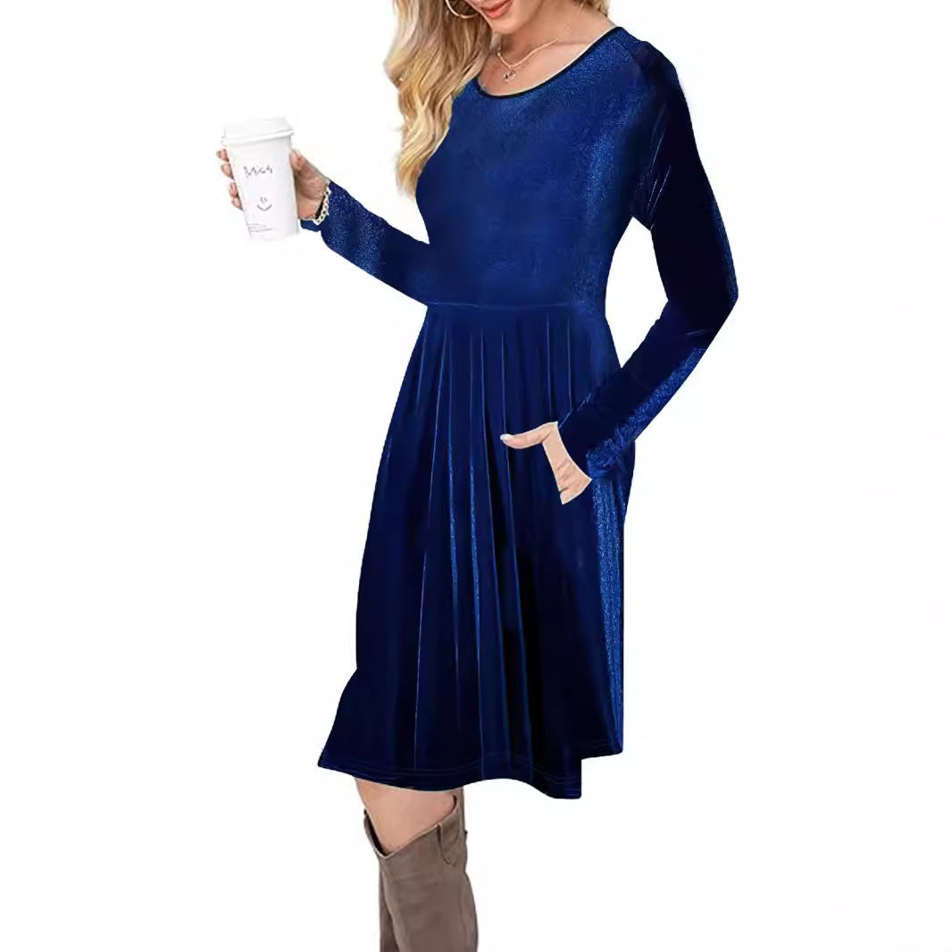 Dame elegant fløjlskjole med sidelommer og lange ærmer Stilla