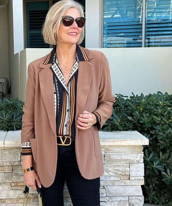 Dame Elegant Blazerjakke med moderne snit og fint materiale Stilla