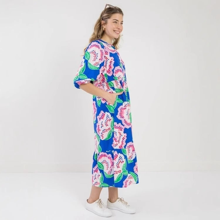 Dame afslappet Maxikjole med farverigt blomsterdesign og knaplukning Stilla