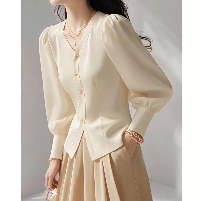 Dame elegant bluse med puffærmer og knapdetaljer Stilla