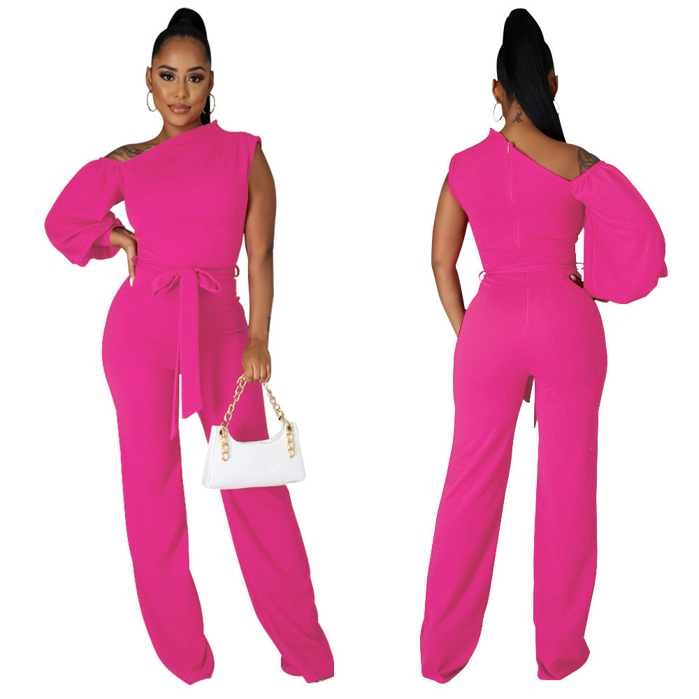 Dame jumpsuit med asymmetrisk snit og voluminøse ærmer Stilla