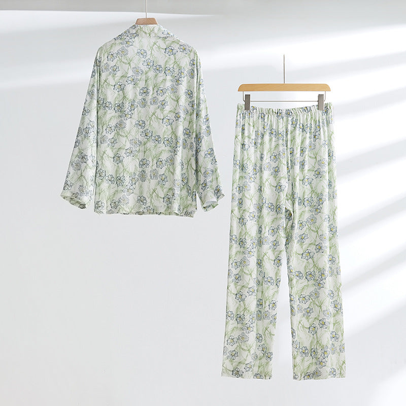 Dame eksklusivt pyjamasæt lavet af silke blødt stof med florale accenter Stilla