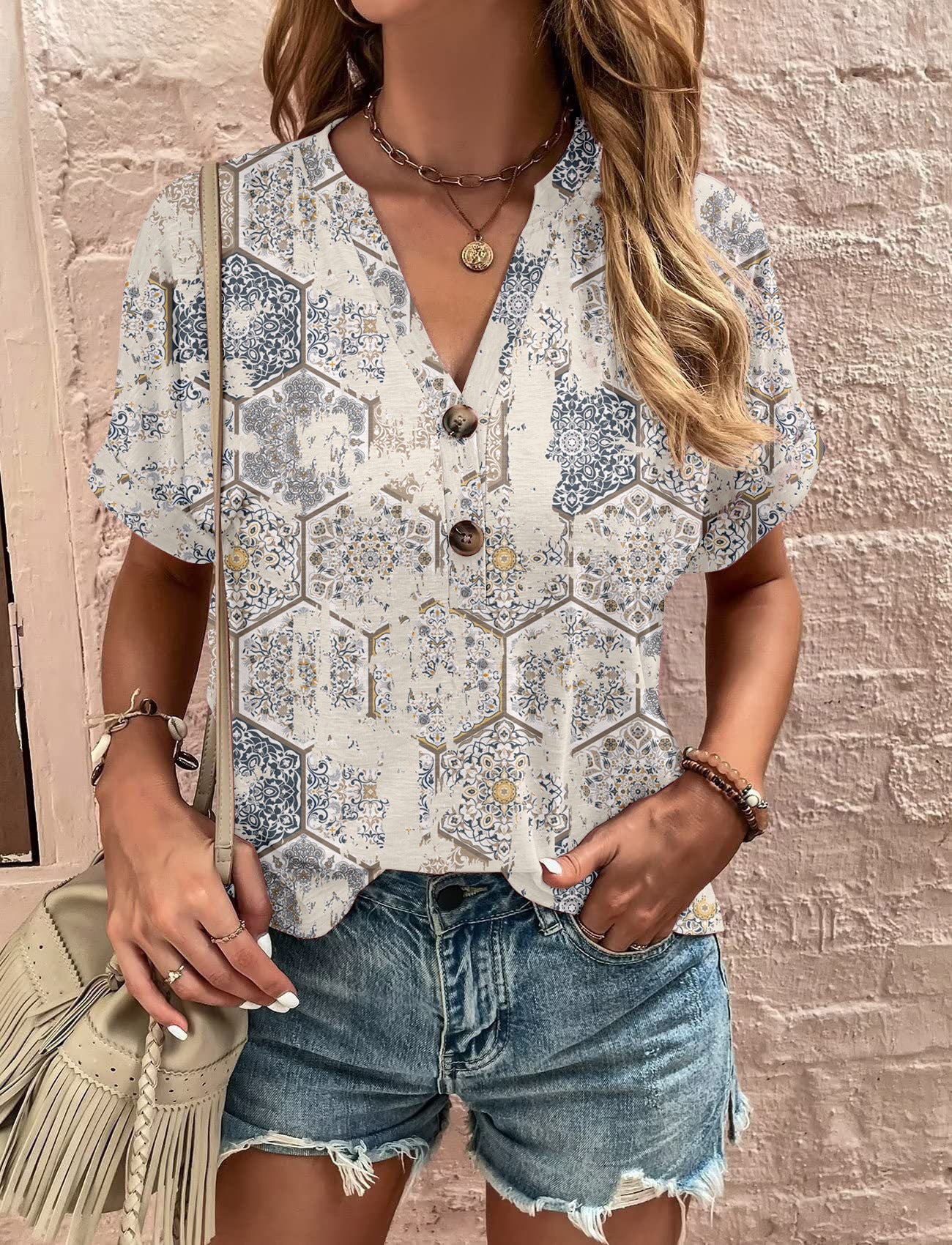 Dame afslappet kortærmet top med knaplukning og stribemønster Stilla