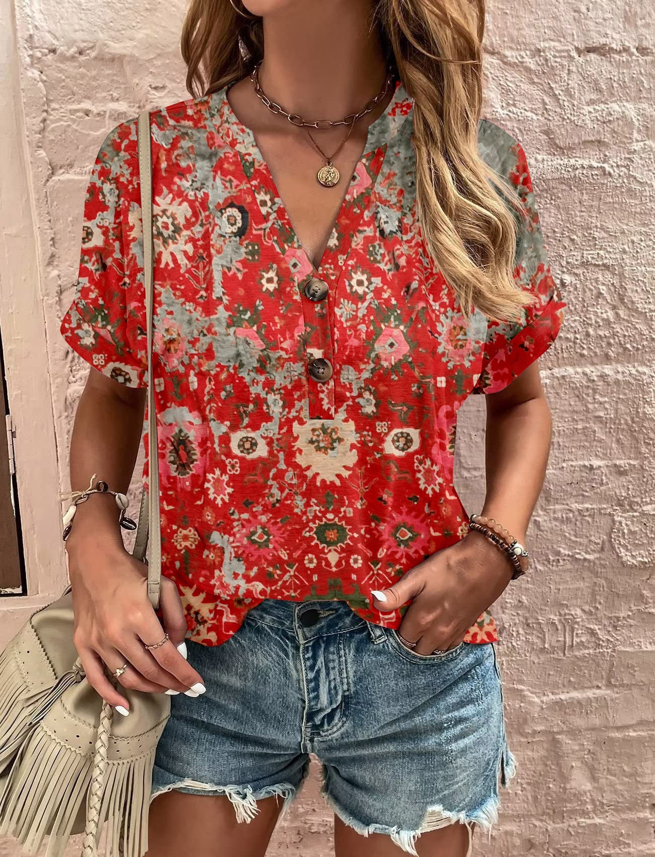 Dame afslappet kortærmet top med knaplukning og stribemønster Stilla