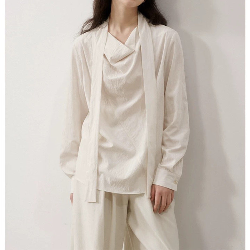 Dame afslappet bluse med elegant indviklet krave og fine folder Stilla