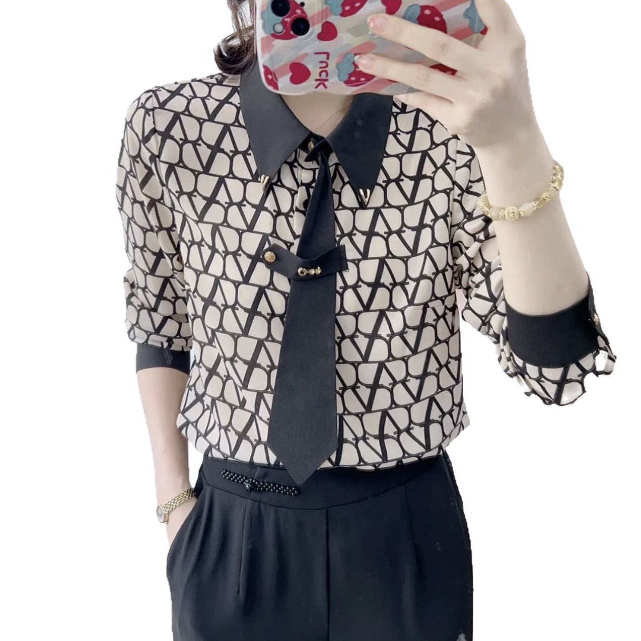 Dame elegant bluse med dekorative knapper og fashionable krave Stilla