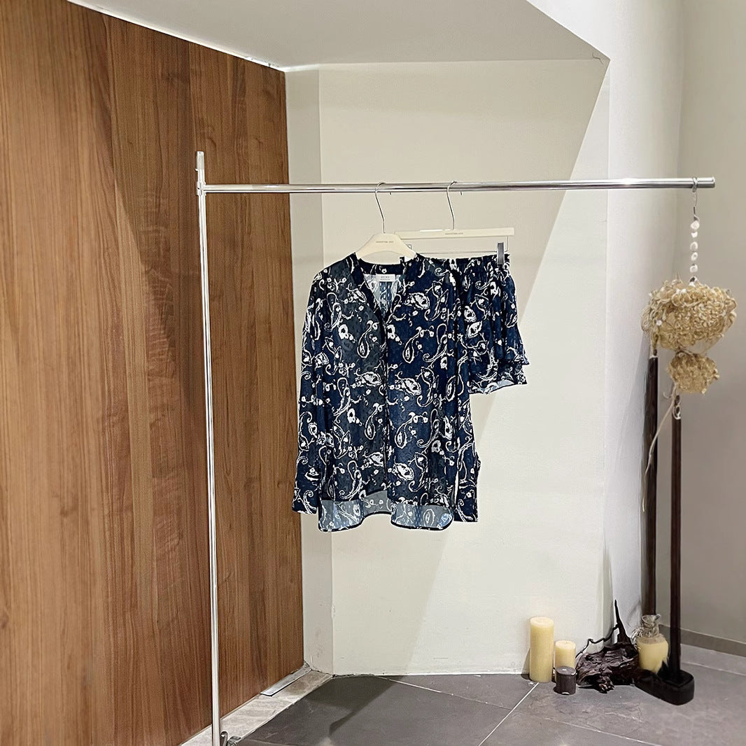 Dame afslappet bluse- og shorts-sæt lavet af kvalitetsmateriale med blomstermotiv Stilla