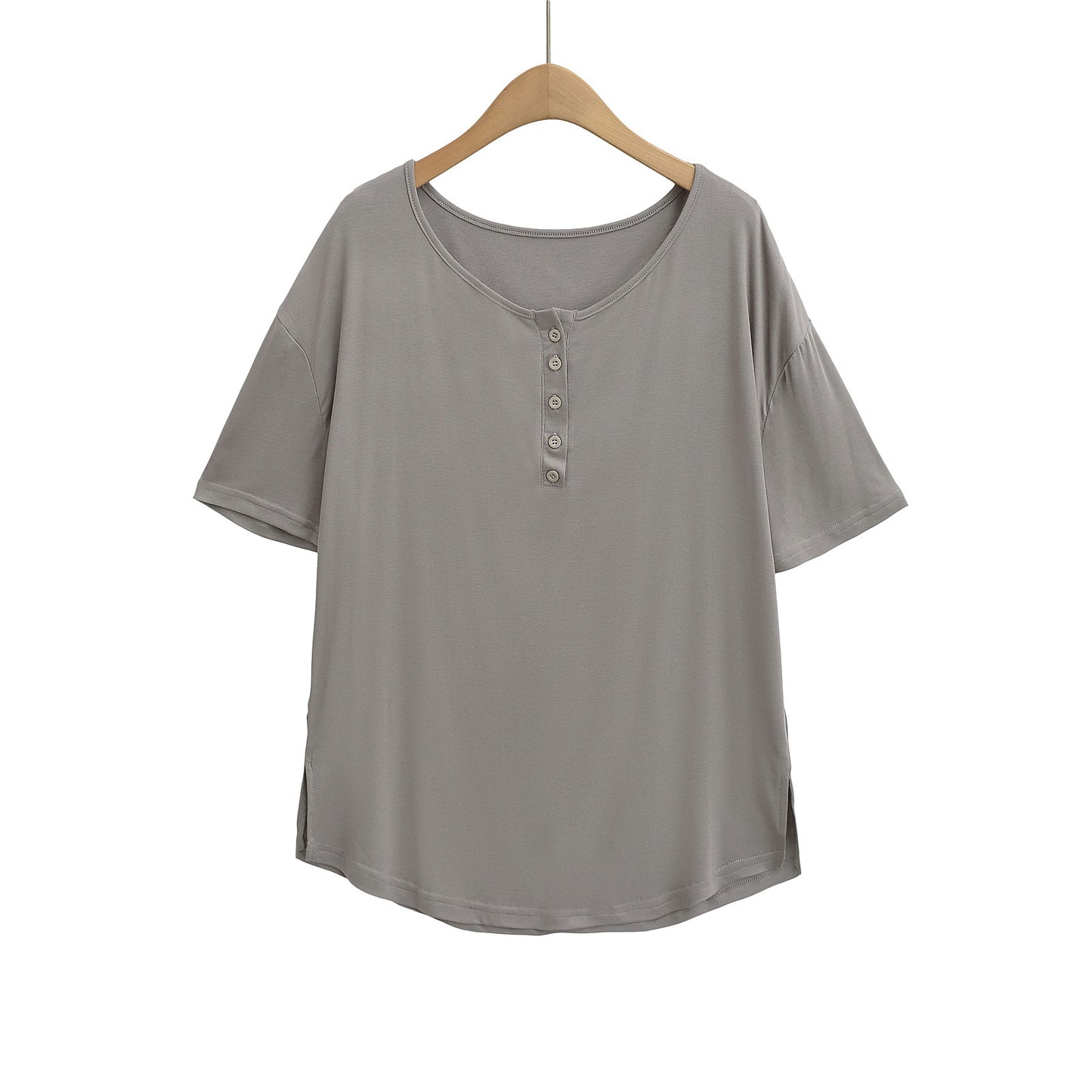 Dame afslappet kortærmet top med knapliste og behagelig bærekomfort Stilla