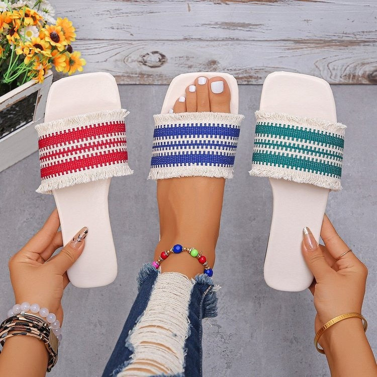 Dame åbne pantoletten med frynset design og trendy stribemønster Stilla