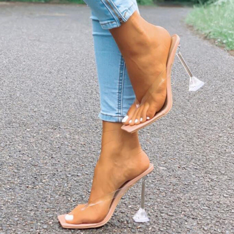 Dame åbne højhælede pantoletten med gennemsigtigt remdesign og moderigtigt blokhæl Stilla