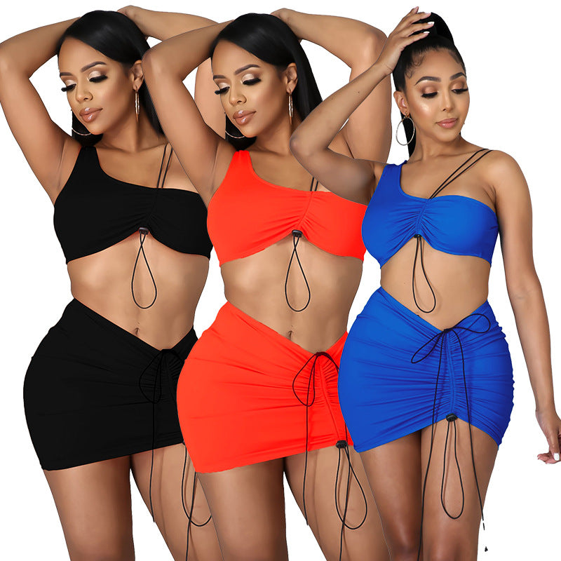 Dame sæt bestående af bandeau top og figursyet mini skirt med snøre detaljer Stilla