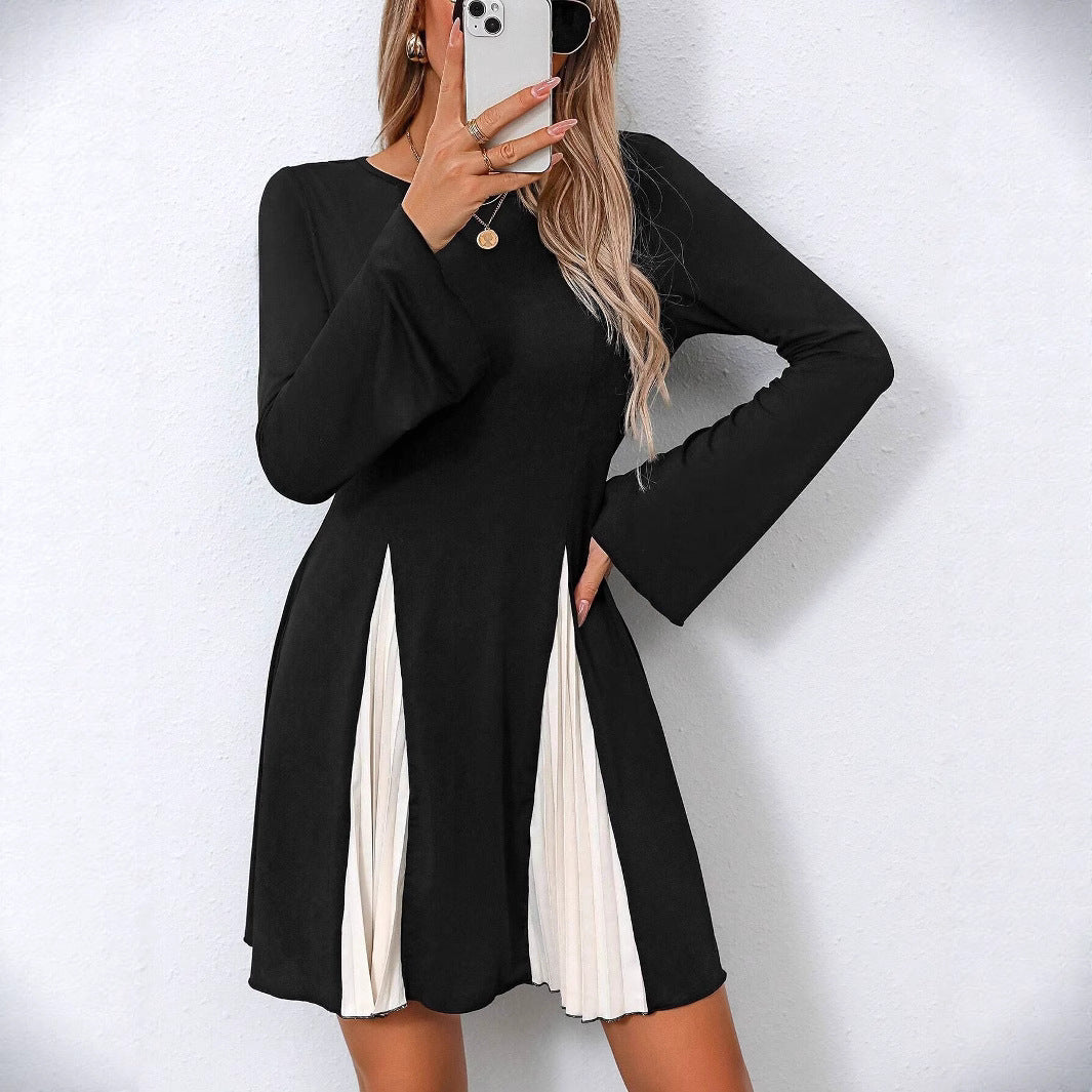 Dame afslappet kjole med asymmetrisk plissering og bred ærme Stilla