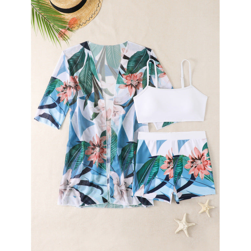 Dame Strand-outfit med floral kimono, crop-top og shorts Stilla