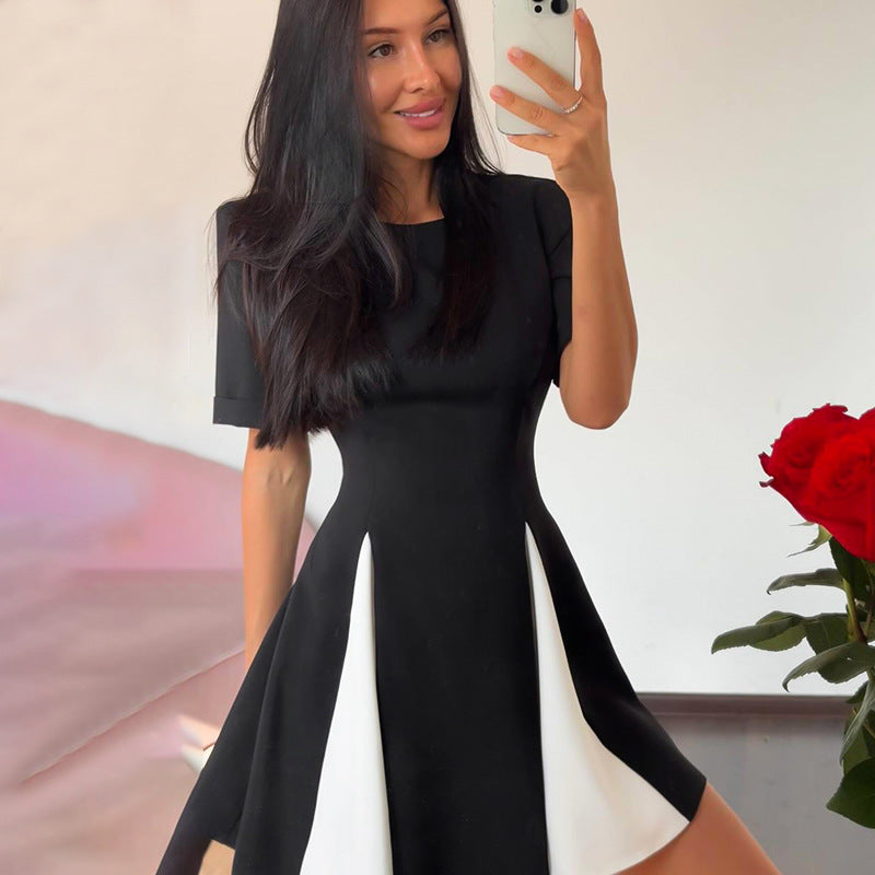 Dame A-formet kjole med grafisk snit og elegant kontrast Stilla