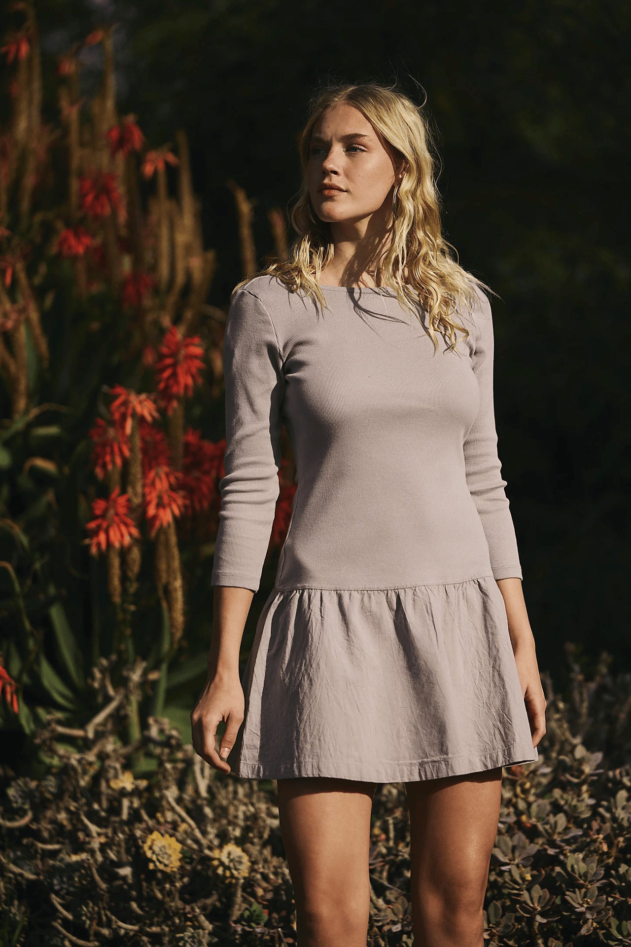 Dame afslappet minikjole med flæser og 3/4-ærmer Stilla