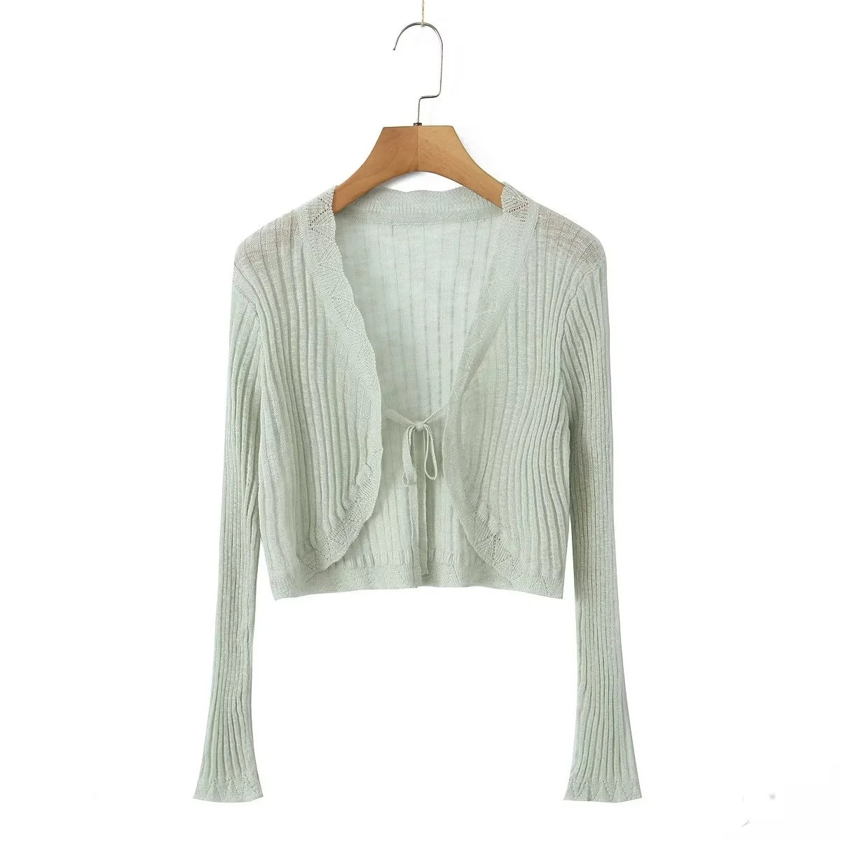 Dame cropped strikjakke med fint ribdesign og sarte spidsdetaljer Stilla