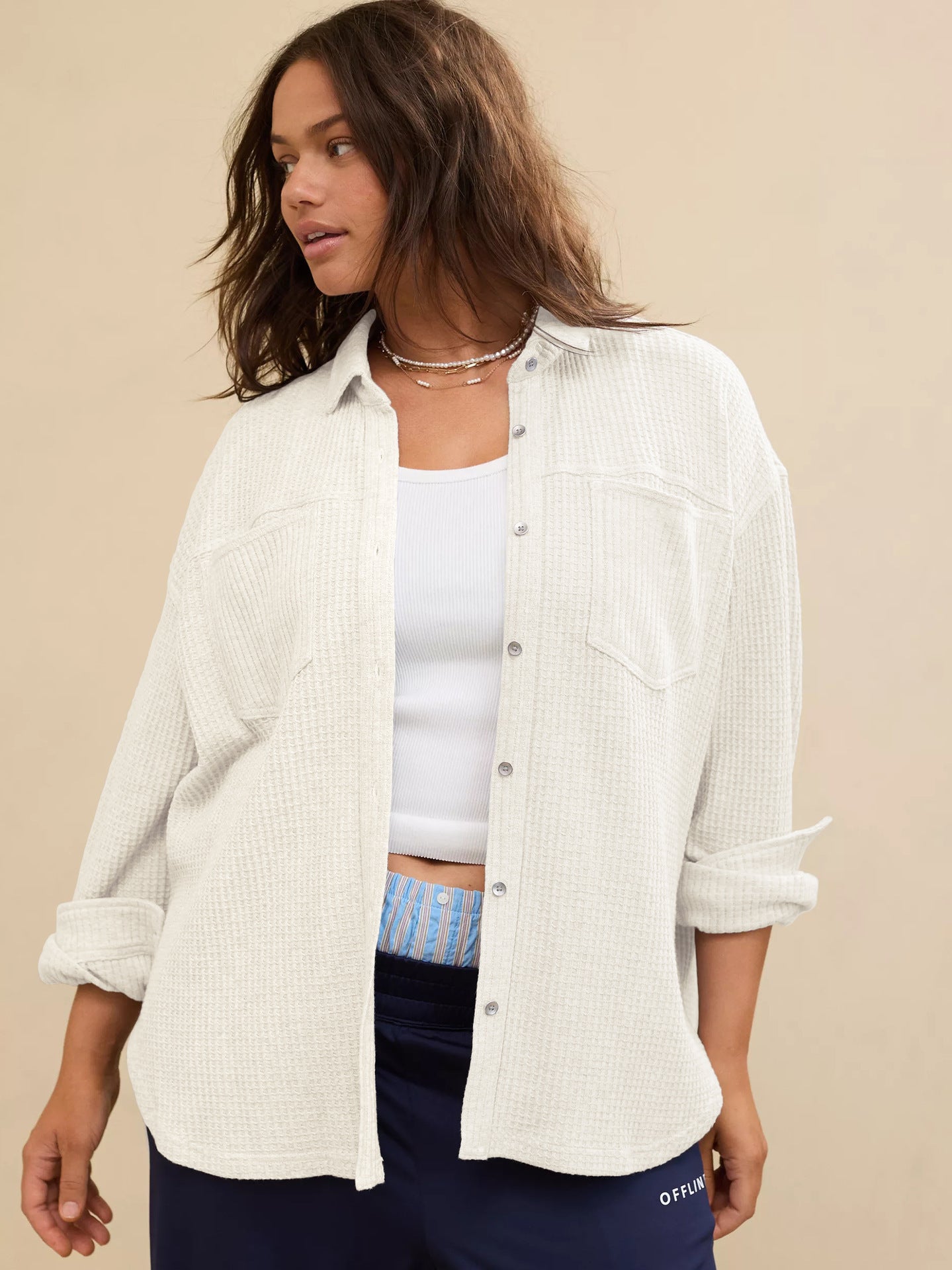 Dame afslappet overshirt i struktureret bomuld med trykknaplukning og sidelæg Stilla