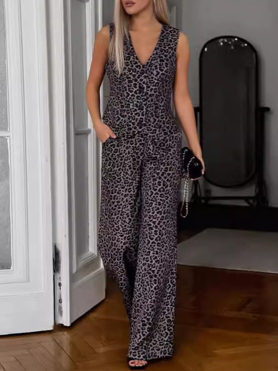 Dame jumpsuit i trendy leopard-design med brede ben og praktisk snit Stilla