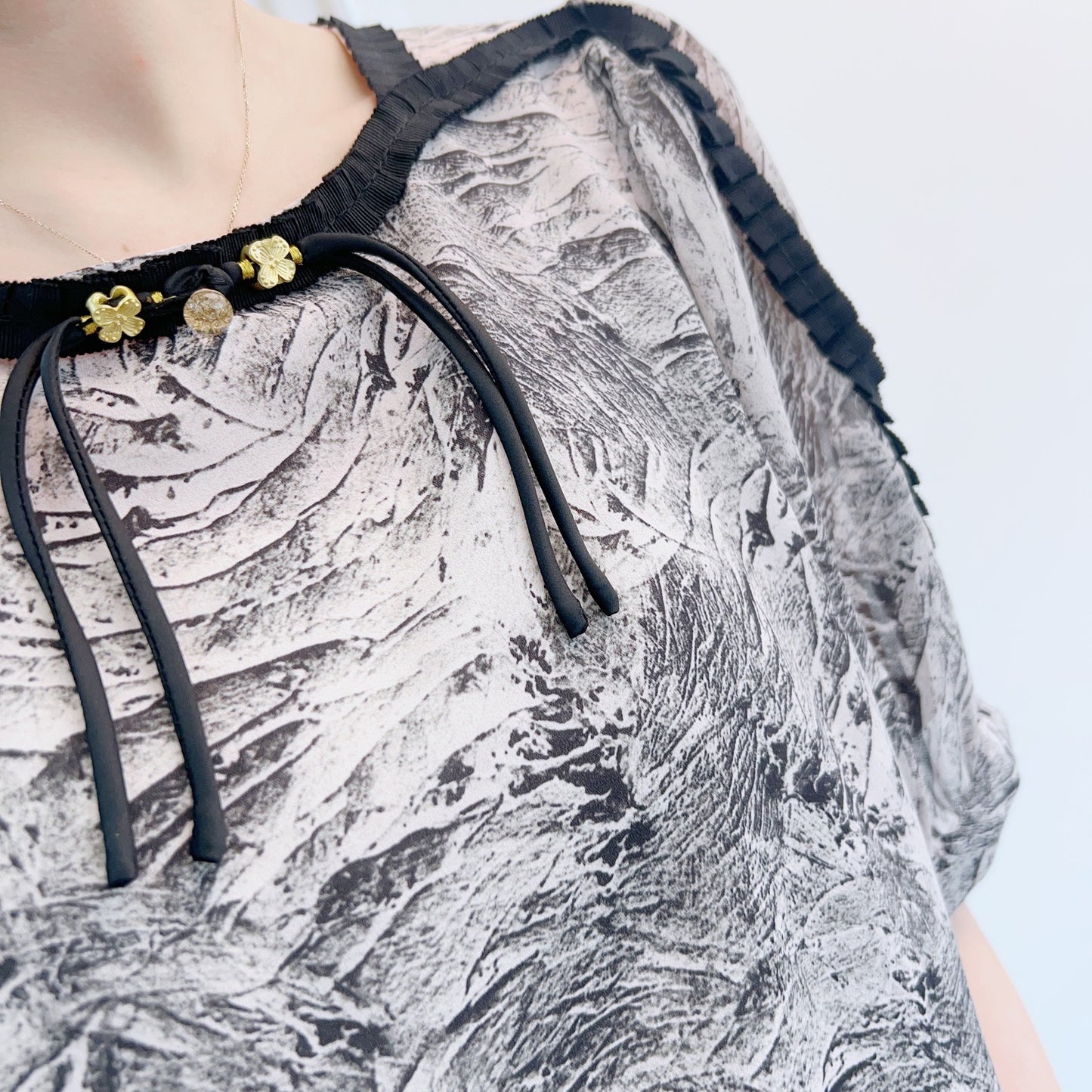 Dame Elegant Bluse med kunstnerisk mønster og stilfuld snor Stilla